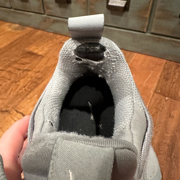 Mizuno 2 Wave Luminous Women's Volleyball Shoe - Picture 4 of 4